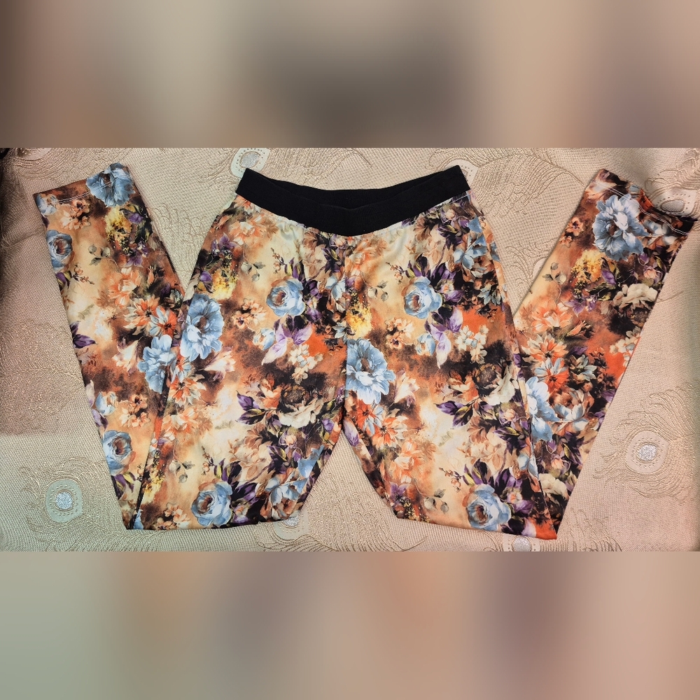 🪻3/$25 Floral Print Stretch Pants with Black Waistband Multicolor Size 6 GILANI